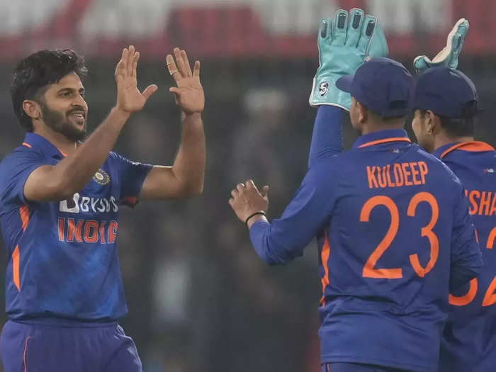 IND vs NZ: ‘लॉर्ड’ शार्दुल ने दो गेंदों में बदला खेल, जीत की तरफ बढ़ रही न्यूजीलैंड की टीम हुई चित