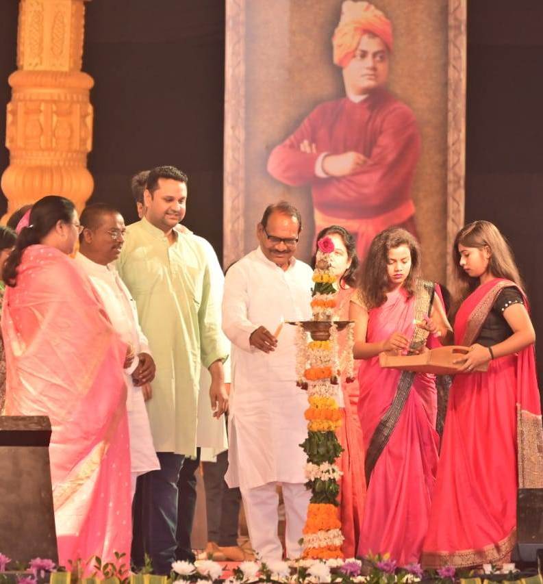 रायपुर : युवा महोत्सव से मिल रहा युवाओं को अभिव्यक्ति का अवसर: डॉ.टेकाम