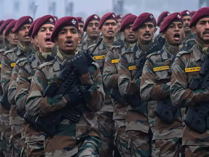 11 के बजाय 7 खिलाड़ियों के साथ लड़ रही सेना… कैसे होगा चीन और पाकिस्तान से मुकाबला!