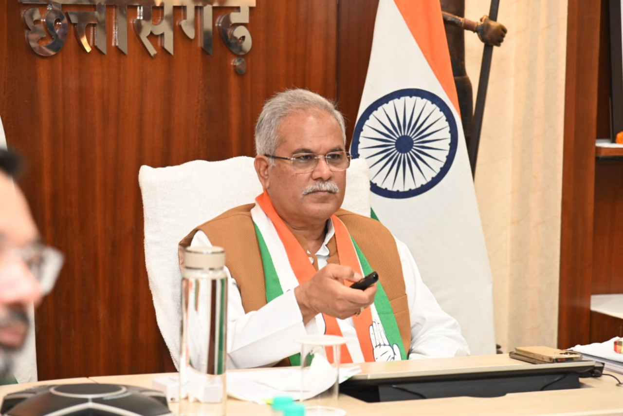 रायपुर: मुख्यमंत्री श्री भूपेश बघेल गोधन न्याय योजना के हितग्राहियों को राशि वितरण कार्यक्रम में हो रहे हैं शामिल