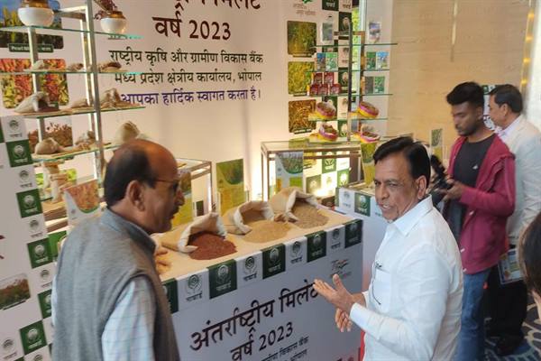 वित्त मंत्री श्री देवड़ा ने सराहा मिलेट प्रदर्शनी को
