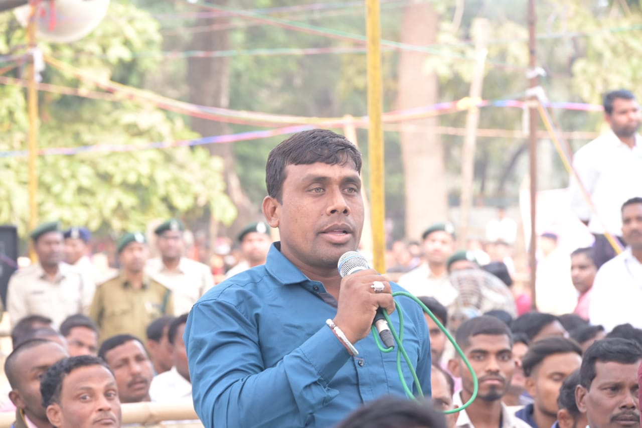 रायपुर : सनत कुमार ने मुख्यमंत्री को बताया कि मैं बाजार गया था, और वहां पर मुख्यमंत्री हाट बाजार क्लीनिक योजना के तहत नियमित रूप से गाड़ी आती है