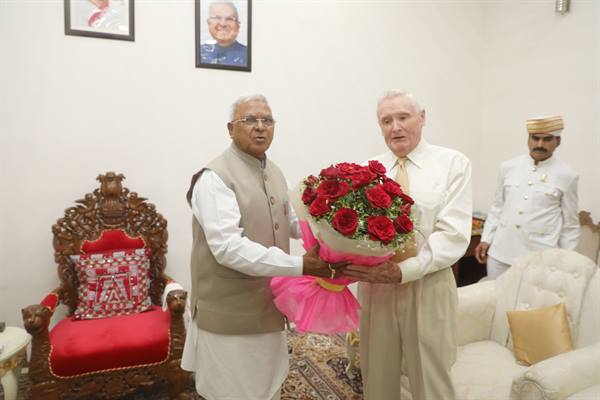 राज्यपाल श्री पटेल से सिकल सेल ट्रस्ट जमैका के डॉ. सार्जेंट ने की सौजन्य भेंट