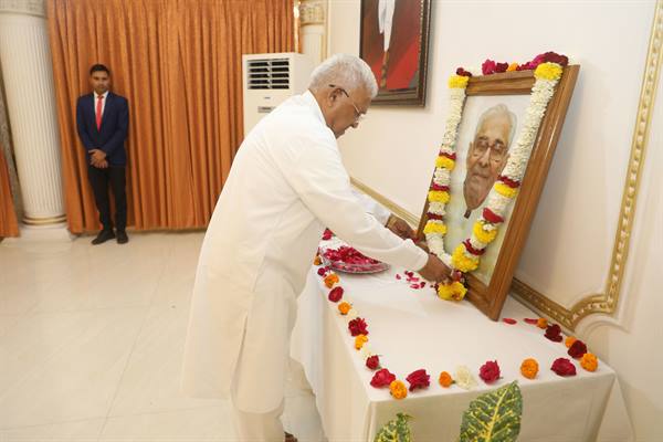 राज्यपाल श्री पटेल ने प्रदेश के पूर्व राज्यपाल स्व. श्री कोहली को दी श्रद्धांजलि