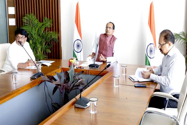 मानसून शुरू होने के पहले पूर्ण कर लें अमृत सरोवरों का निर्माण – मुख्यमंत्री श्री चौहान