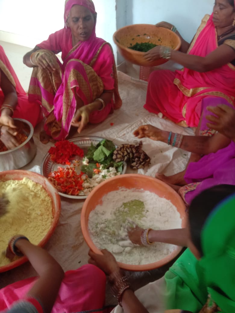 विशेष लेख : इस बार भी होली पर ग्रामीण महिलाओं द्वारा तैयार हर्बल गुलाल की चलेगी बयार
