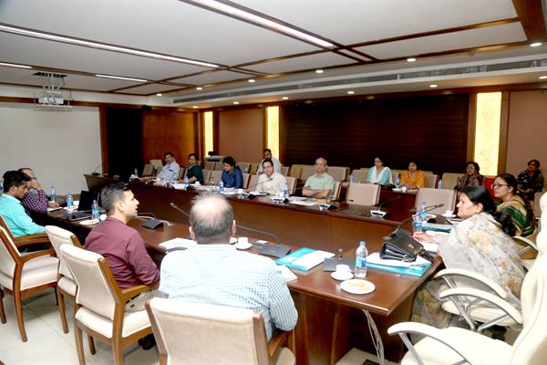 सीएम राइज स्कूल का निर्माण कार्य तेज गति से हो : जनजातीय कार्य मंत्री सुश्री सिंह
