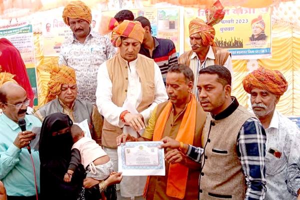योजना के पात्र व्यक्तियों के लिये वरदान साबित हो रही विकास यात्रा: मंत्री श्री दत्तीगांव