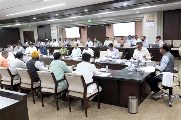जल जीवन मिशन का सफल क्रियान्वयन जन-प्रतिनिधियों और अधिकारी-कर्मचारियों की सामूहिक जिम्मेदारी : मुख्यमंत्री श्री चौहान