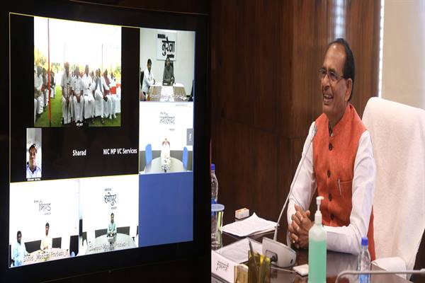 अटल एक्सप्रेस-वे के लिये रि-सर्वे कर ऐसा रास्ता चुनें कि किसानों की कीमती जमीन न जाए : मुख्यमंत्री श्री चौहान