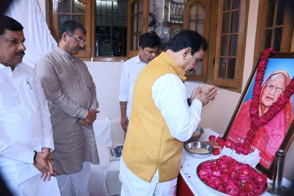 गृह, मंत्री डॉ. मिश्रा ने उच्च शिक्षा मंत्री की माता जी के निधन पर श्रद्धा-सुमन अर्पित किए