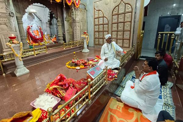 माँ विजयासन देवी मंदिर में पूजा-अर्चन की कृषि मंत्री श्री पटेल ने