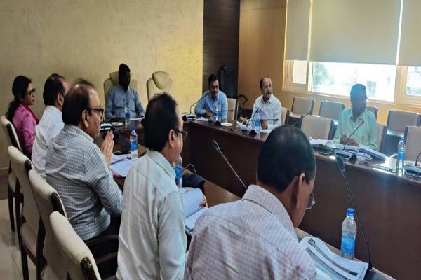 निर्माण कार्यों को तय समय में गुणवत्ता के साथ पूरा करायें : स्वास्थ्य मंत्री डॉ. चौधरी