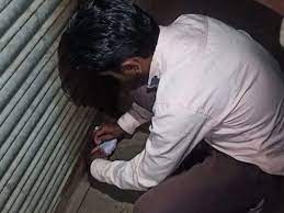 कलेक्टर के निर्देश पर कियोस्क संचालक की दुकान को मानपुर एसडीएम ने किया सील