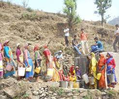 नल-जल योजना के तहत बनाई गई पानी टंकी बनी शोपीस, पानी के लिए इधर-उधर भटक रहे ग्रामीण