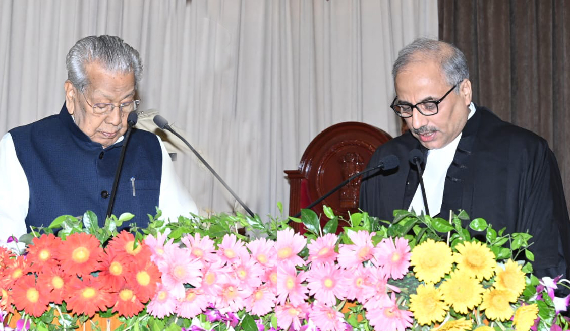 रायपुर : राज्यपाल श्री हरिचंदन ने न्यायाधिपति श्री रमेश सिन्हा को छत्तीसगढ़ उच्च न्यायालय के मुख्य न्यायाधीश पद की दिलाई शपथ