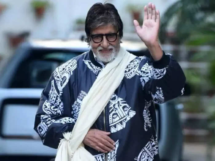 Amitabh Bachchan के ‘देसी गमछे’ ने लूटा मजमा, पसलियां टूटने के बाद नजर आए बिग बी तो सादगी पर फिदा हुए फैंस