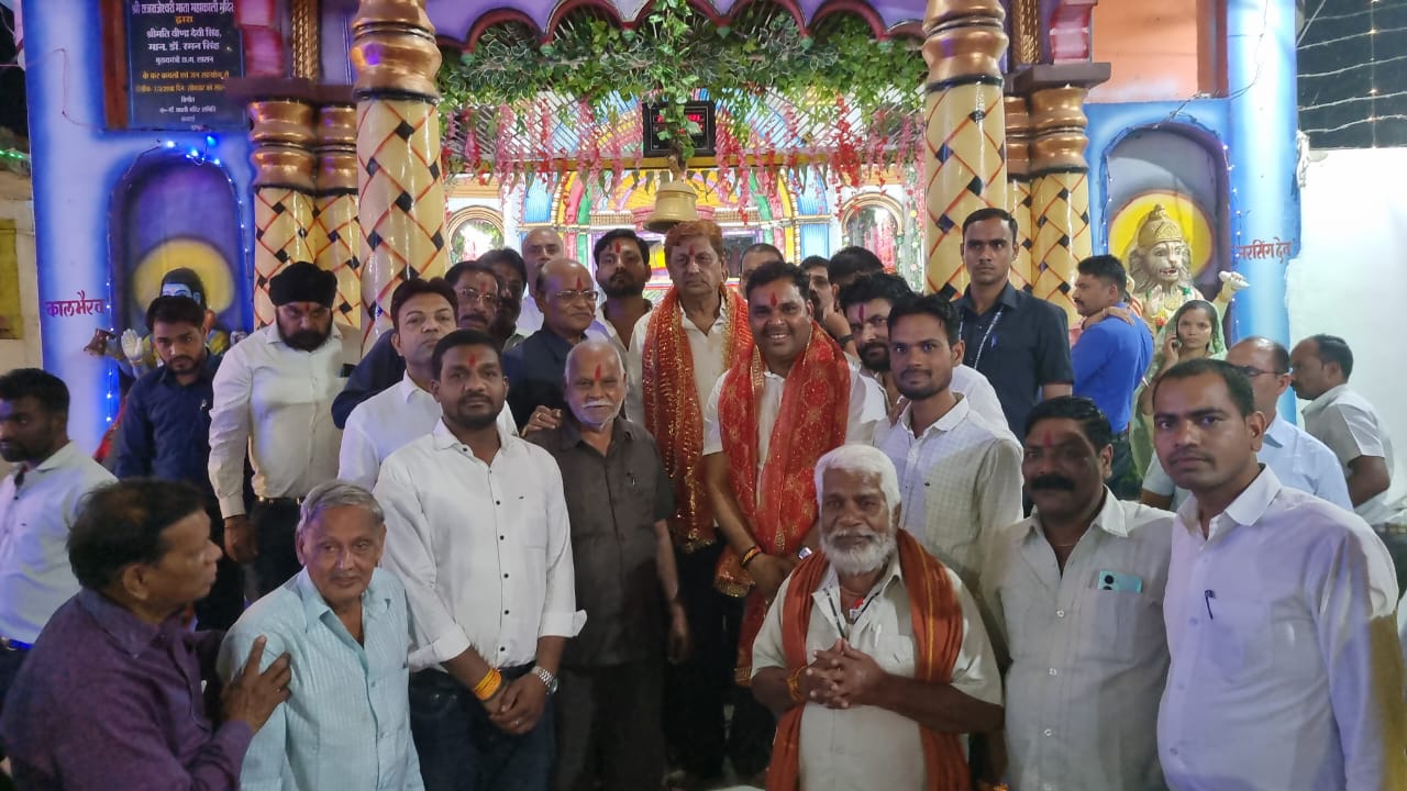 कवर्धा : केबिनेट मंत्री श्री अकबर ने कवर्धा के महामाया और काली मंदिर में की पूजा-अर्चना की