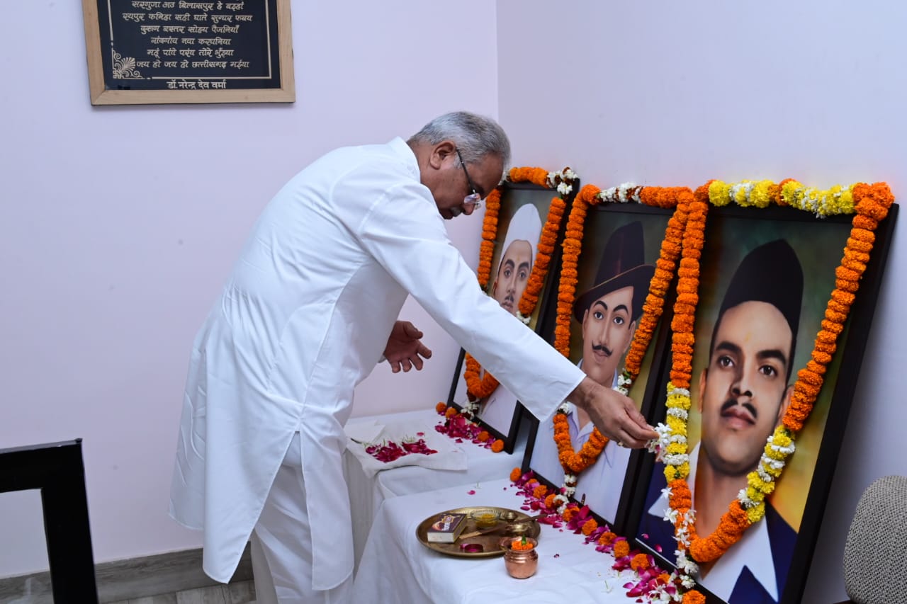 रायपुर: मुख्यमंत्री ने भगत सिंह, राजगुरू और सुखदेव के शहादत दिवस पर उन्हें किया नमन