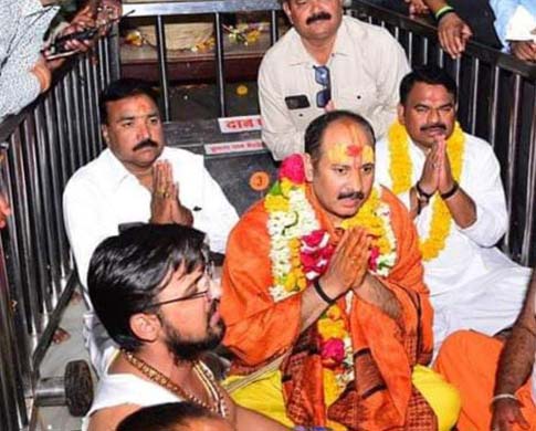 महाकाल हाजिरी लगाने पहुंचे पंडित प्रदीप मिश्रा, कल से उज्जैन में शिवमहापुराण कथा