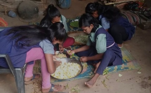 दिव्यांग स्कूल में मूक बधीर बच्चों से श्रम करवाने व शिक्षकों से बदसलूकी का आरोप