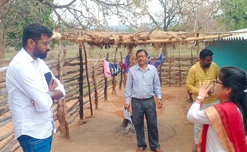 अधिकारियों ने किया सामाजिक-आर्थिक सर्वेक्षण कार्य का निरीक्षण