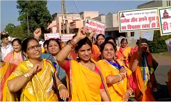 महावीर जयंती पर साकेत नगर में हुआ भव्य जिनाभिषेक