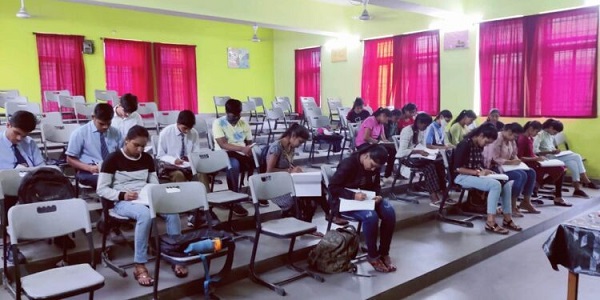 रायगढ़ के छात्रों को ‘फिजिक्स-वाला’ देगा कोचिंग, प्रशासन ने की व्यवस्था