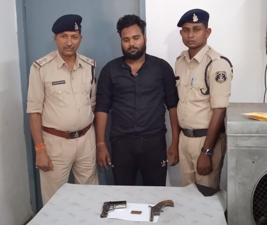 कट्टा-पिस्टल और कारतूस के साथ दीनू गिरफ्तार…