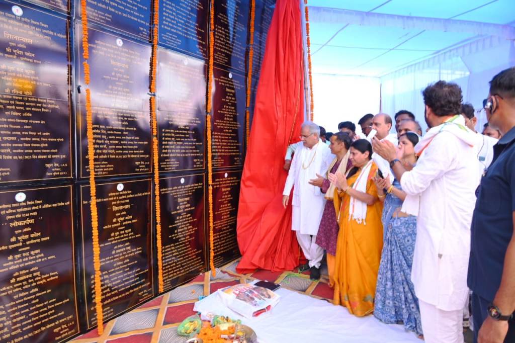 मुख्यमंत्री ने ग्राम खुड़िया में 13 करोड़ के विकास कार्यों का लोकार्पण व भूमिपूजन किया