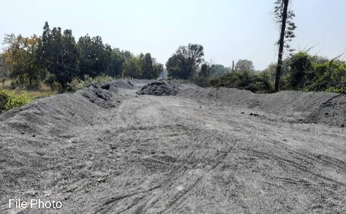 कलेक्टर के निर्देश पर हेल्पलाईन नंबर पर प्राप्त शिकायतों के आधार पर कार्रवाई