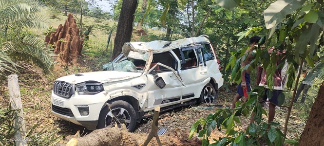 तेज रफ्तार स्कार्पियो पेड़ से टकराई, 3 महिलाओं की मौत, 1 गंभीर