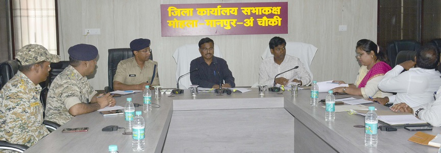 संभागायुक्त ने राजस्व व पुलिस विभाग के अधिकारियों की ली बैठक