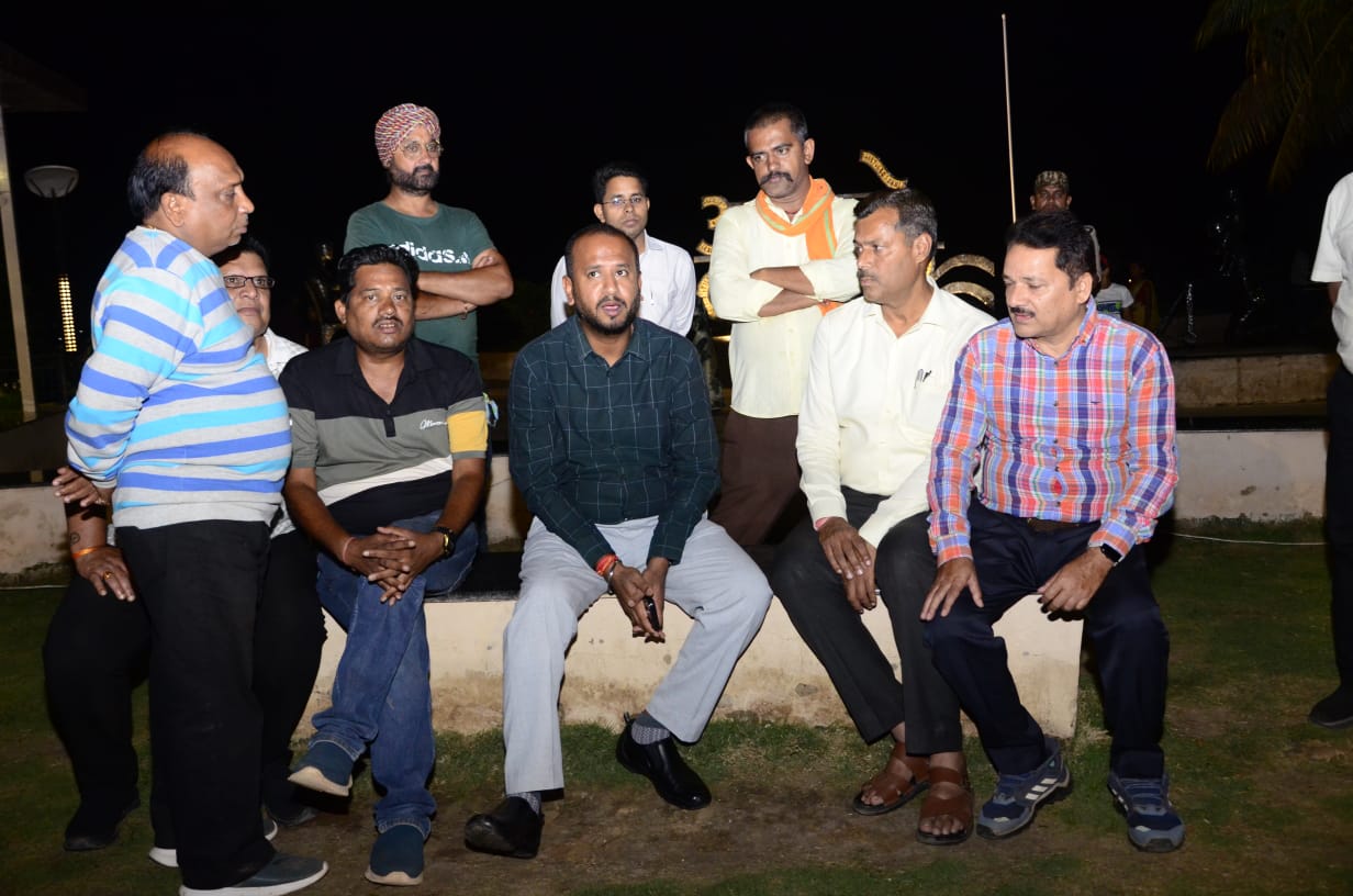कलेक्टर ने दलपत बचाओ अभियान के सदस्यों से की सफाई व आर्थिक गतिविधियों पर चर्चा