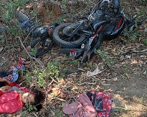 बाईक पिकअप से टकराई, दो की मौत