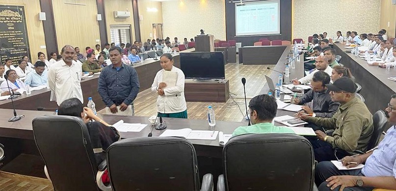 कलेक्टर ने मरीजों से संवेदनापूर्ण व्यवहार करने दिए निर्देश