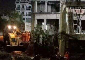 लखनऊ में बड़ा हादसा: निर्माणाधीन अपार्टमेंट का एक हिस्सा ढहा, चपेट में आईं पांच झोपड़ियां; दो की मौत, 12 दबे