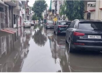 लखनऊ में खराब मौसम और बारिश के चलते आज बंद रहेंगे सभी स्कूल, डीएम ने जारी किए आदेश