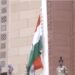 नई संसद के गजद्वार पर उपराष्ट्रपति ने फहराया तिरंगा, कल से विशेष सत्र की शुरुआत