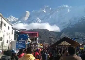 एक बार फिर टूटा केदारनाथ धाम के पीछे का ग्लेशियर, हर तरफ छाया सफेद धुंआ, इस साल 4 बार हुई ऐसी घटना