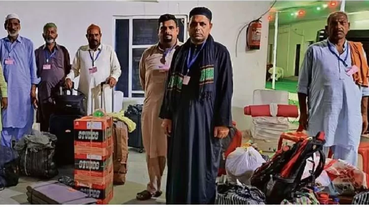 दिए गए अनोखे गिफ्ट, अपने वतन के लिए रवाना हुआ पाक जायरीन का दल