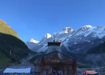 गर्भगृह में श्रद्धालुओं के प्रवेश पर लगी रोक, दर्शन का समय भी बदला, केदारनाथ में उमड़े श्रद्धालु