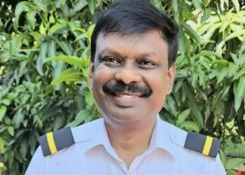40 वर्षों बाद अकेले उड़ाया एयरक्राफ्ट, बिहार के IAS अधिकारी ने बचपन में देखा एक सपना, पूरा करने के लिए लगा दी जान;