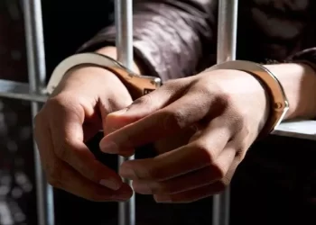 फिल्मी स्टाइल में डकैती कर हो जाता था फरार, 12 राज्यों में वांटेड एक लाख का इनामी अपराधी गिरफ्तार