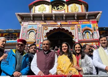 छोटी बहू संग उद्योगपति मुकेश अंबानी पहुंचे बद्रीनाथ धाम, पांच करोड़ रुपये किए दान