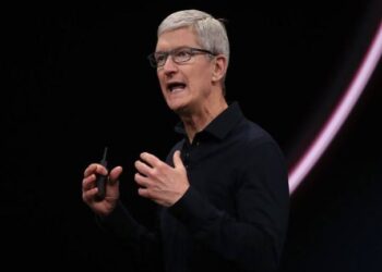 Apple CEO टिम कुक पर बरसा छप्परफाड़ पैसा, एक झटके में कमा लिए 341 करोड़ रुपये