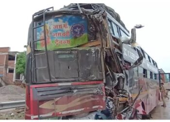 अयोध्या: लखनऊ अयोध्या राष्ट्रीय राजमार्ग पर ट्रक व बस की भीषण टक्कर, हादसे में दो की मौत, नौ घायल