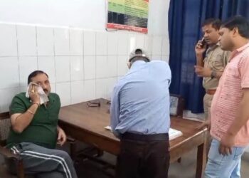 कोतवाली परिसर में थाना प्रभारी पर धारदार हथियार से जानलेवा हमला, डिप्रेशन का शिकार है आरोपी