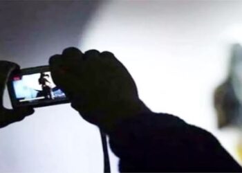 हेड कांस्टेबल ने नर्स का नहाते हुए बनाया MMS, पकड़े जाने पर जोड़े हाथ-पैर