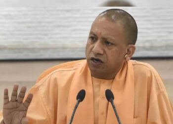 सीएम योगी ने बजाया हिंदुत्व का बिगुल, बोले- देश व सनातन धर्म के प्रति हो जाएं चौकन्ना क्योंकि हो रहे प्रहार